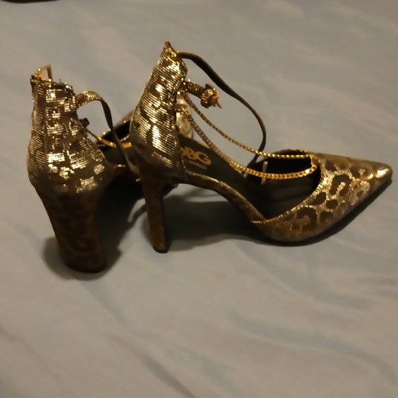 Heels - Picture 2 of 3